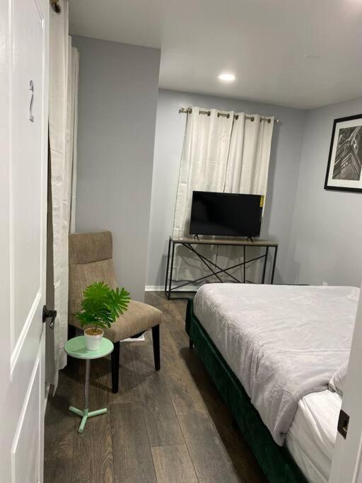 Modern 3Bed 2Bath Ranch With Diy Art Porch 3Tvs And Huge Front Yard To Enjoy! Villa Calumet City Eksteriør bilde